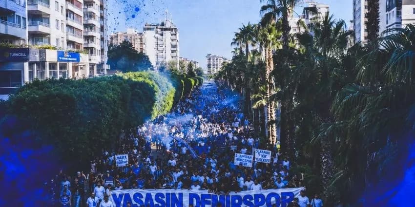 "Yaşasın Demirspor" yürüyüşü